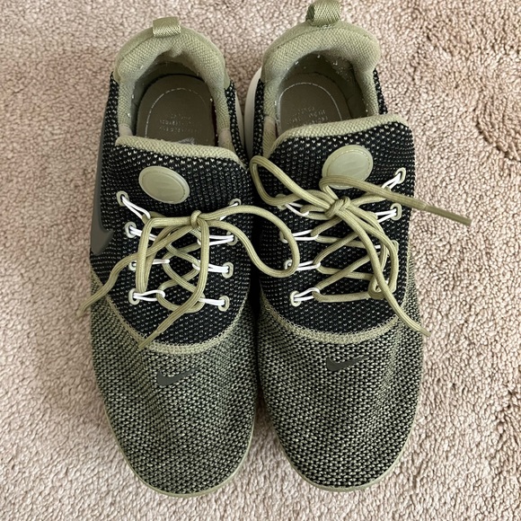 Nike Women’s Gym Shoes size 7 (Olive Green) - Picture 4 of 6
